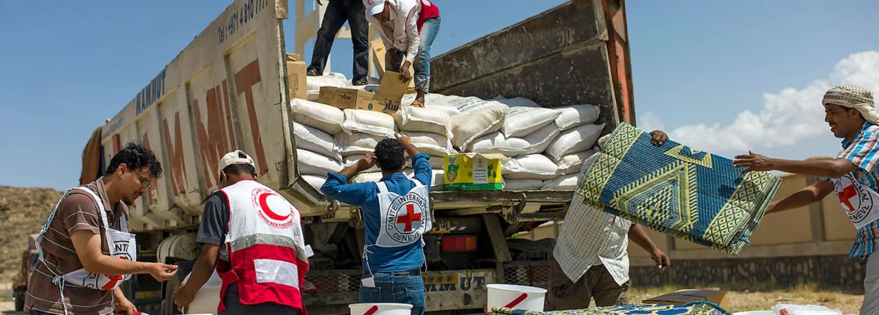 redcross staff shares food supply to people